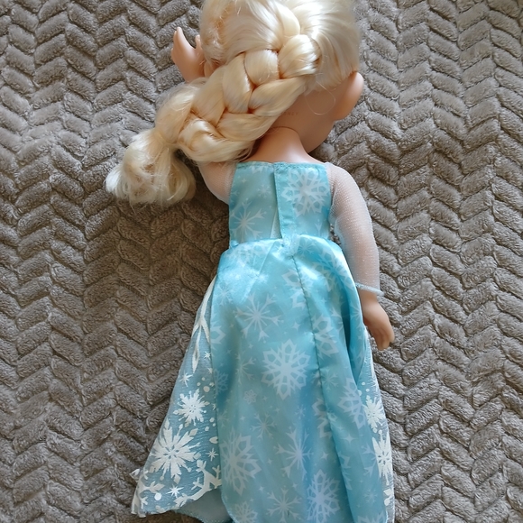 Elsa Doll - Picture 2 of 3